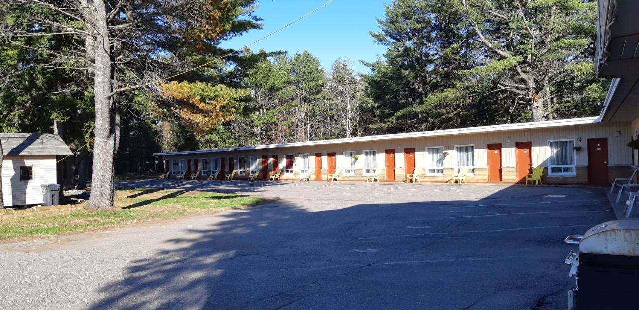 Pine Grove Motel Sault Ste. Marie Exterior photo