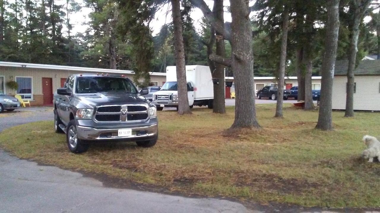 Pine Grove Motel Sault Ste. Marie Exterior photo