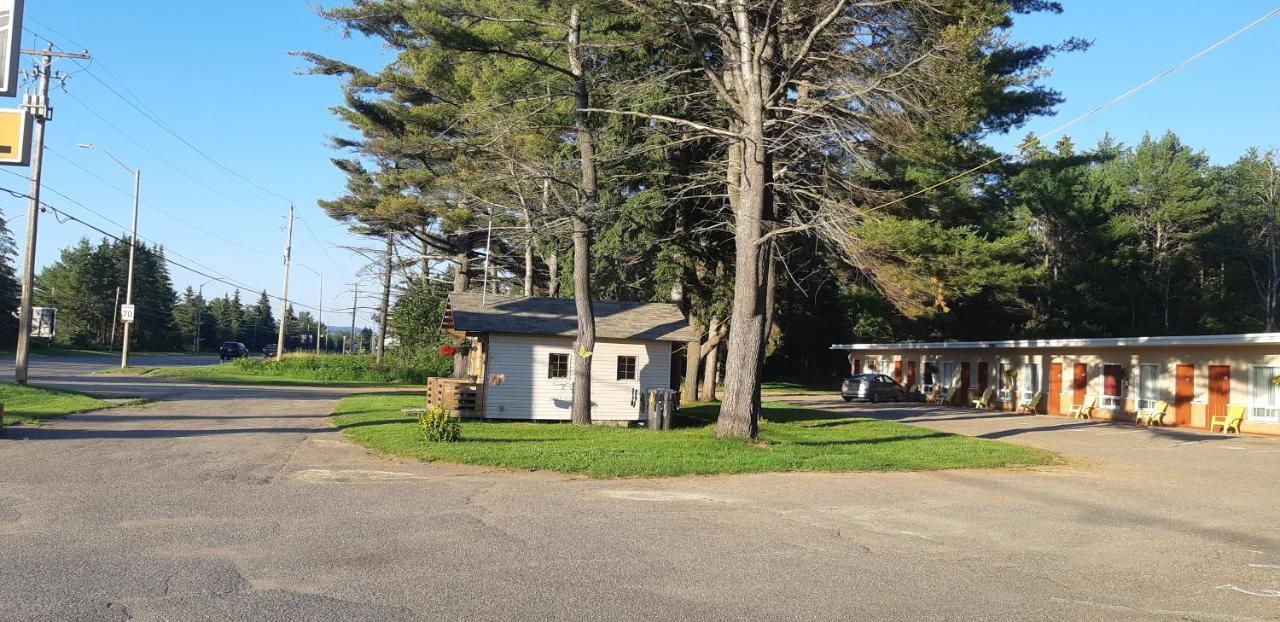 Pine Grove Motel Sault Ste. Marie Exterior photo