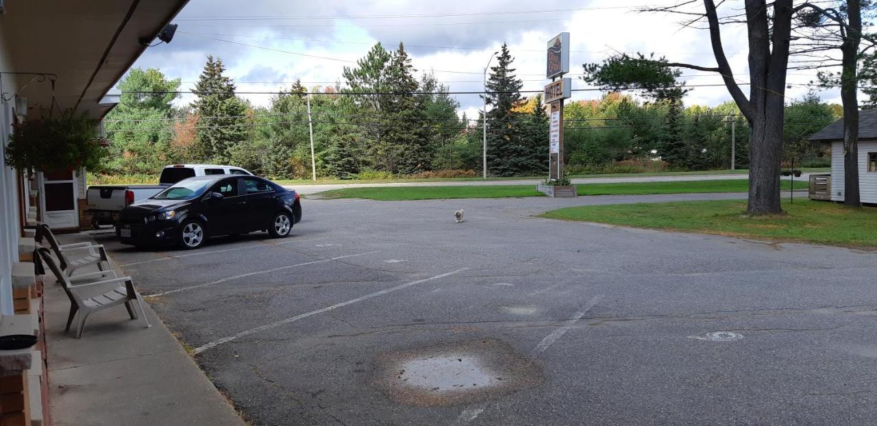 Pine Grove Motel Sault Ste. Marie Exterior photo